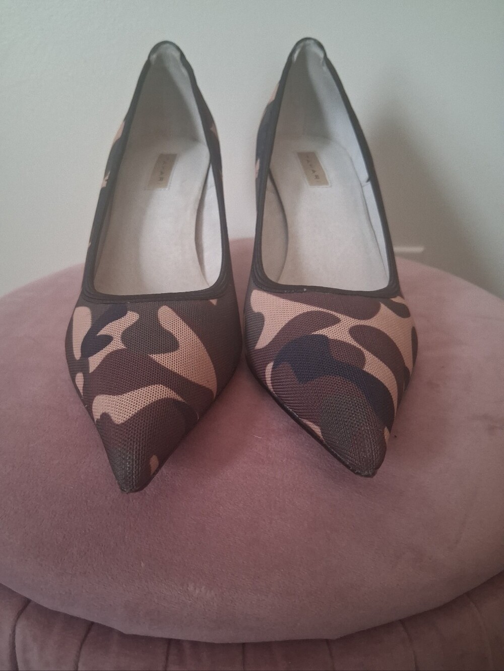 Tahari Dottie Camouflage Pointed-Toe Kitten Heel Pumps - Size 71/2 - Picture 3 of 10